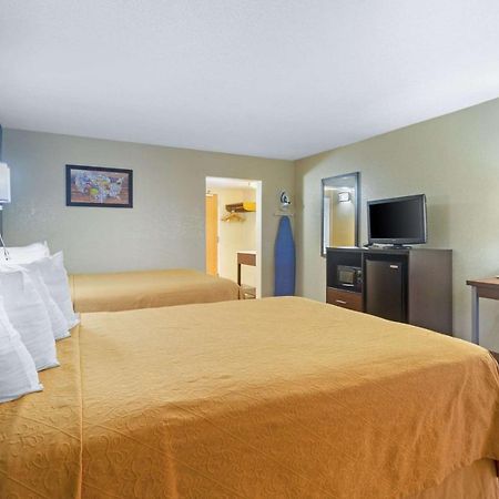 Econo Lodge Inn & Suites Gatlinburg At The Convention Center Bagian luar foto
